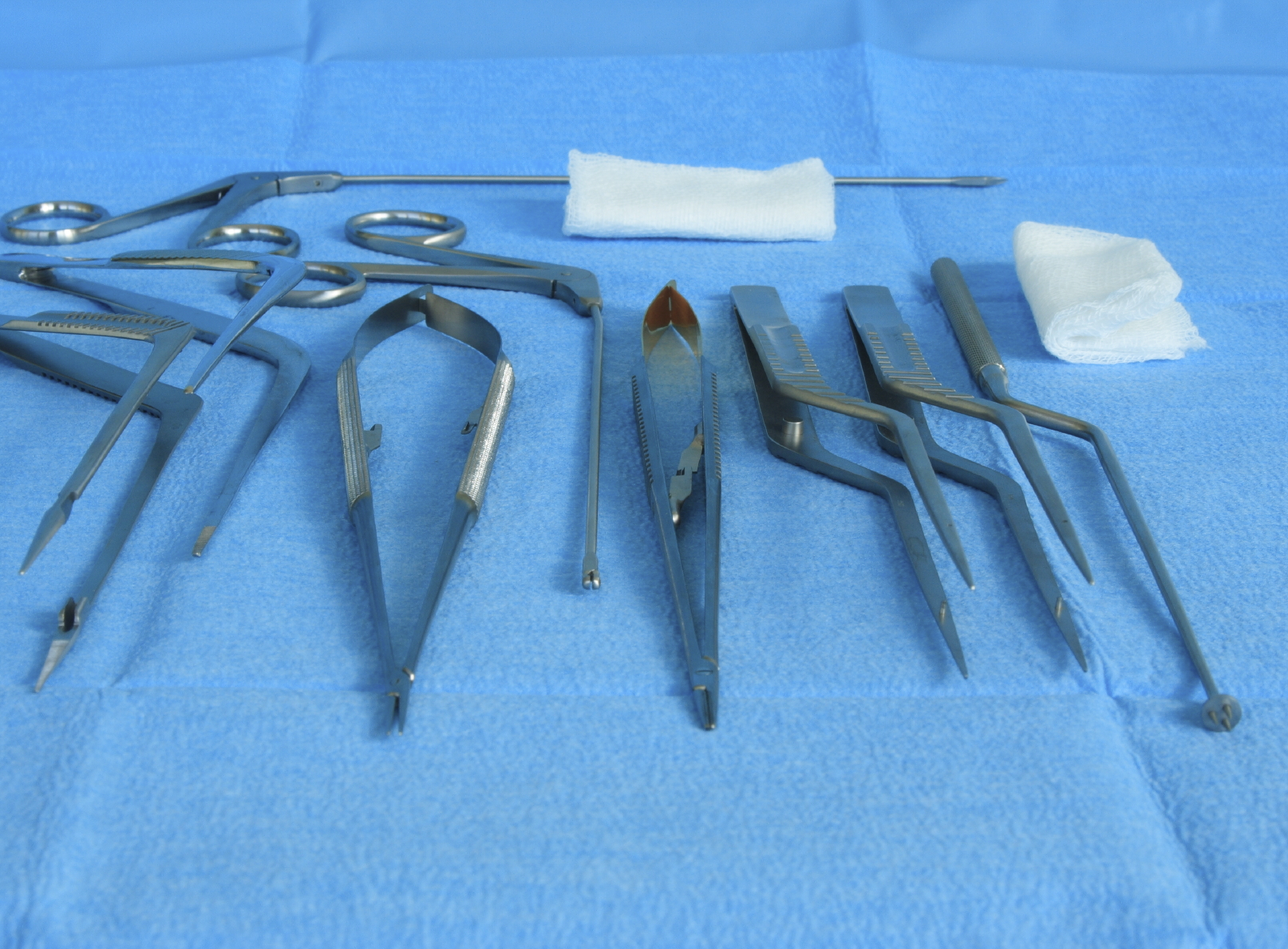 Surgical instruments laid out with guaze